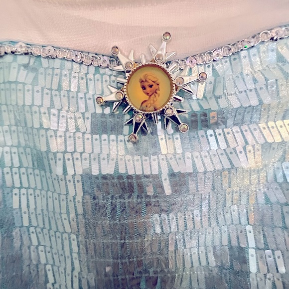 Deluxe Disney Elsa costume with metal crown - Picture 3 of 7